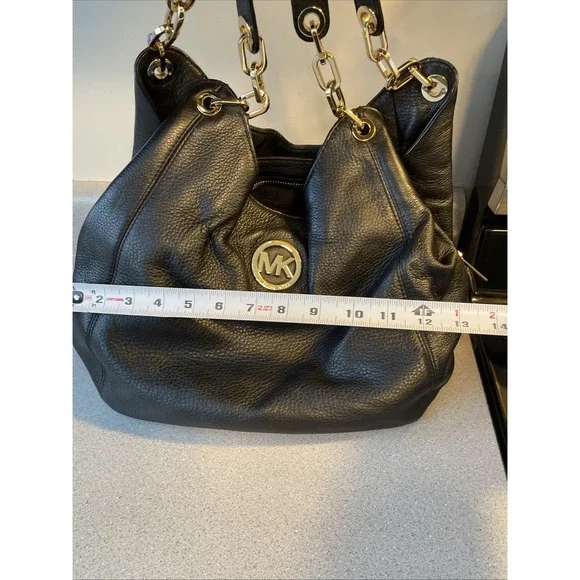 Michael Kors Relaxed Black Pebble Leather Chain Shoulder Bag – Metal Hardware - Picture 5 of 9